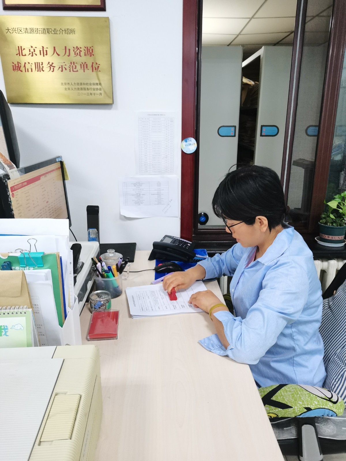 暖心邮包照亮就业路——清源街道职业介绍服务获群众“特殊快递”致谢
